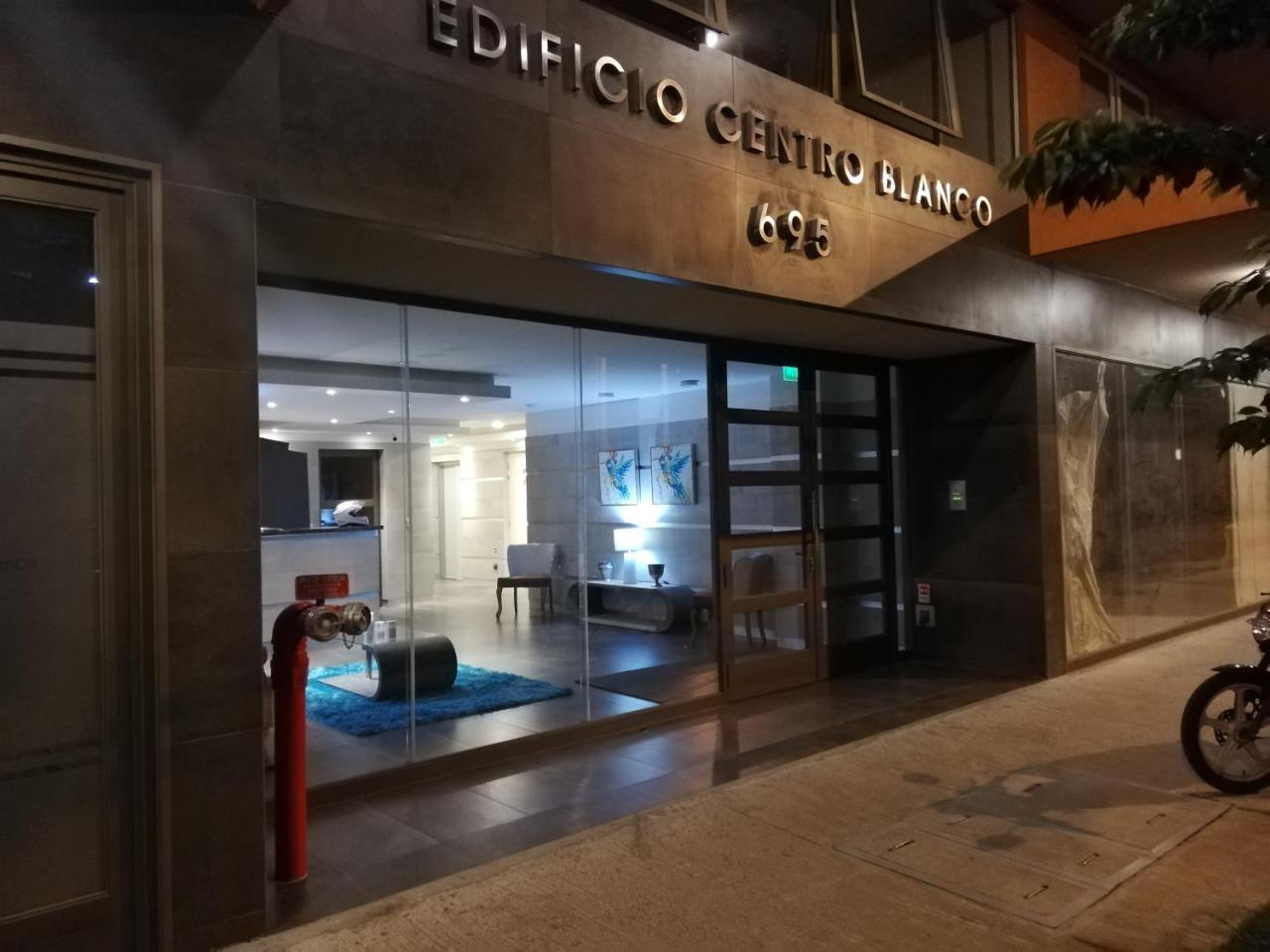 Depto Estudio 1811 Edificio Centro Blanco Con Estacionamiento Temuco Exterior photo